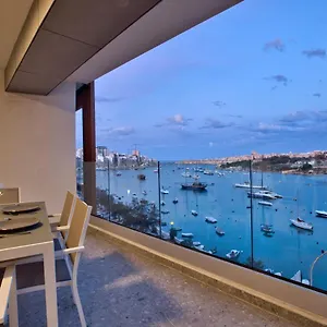 Sea Front Spacious Valletta Views Apartament